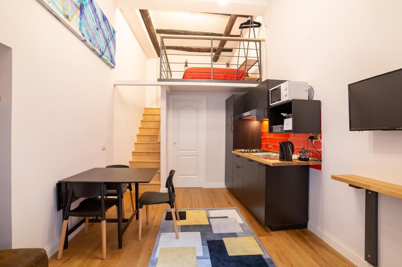 Design Flat Next Sorbillo On Tribunali Street